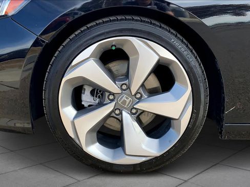 Used 2018 Honda Accord Touring image 10