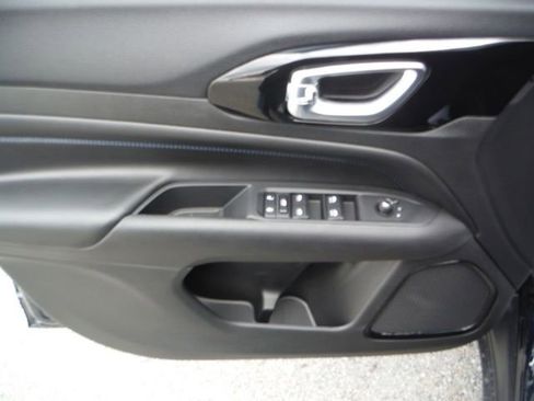 New 2026 Jeep Compass Latitude AWD/4WD image 12
