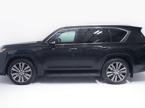 Used 2026 Lexus LX 700h Luxury AWD/4WD image 4