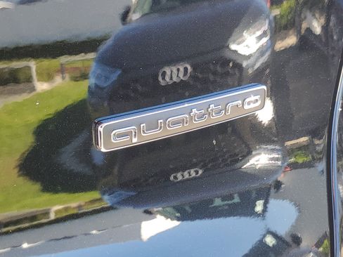 Used 2025 Audi Q5 Premium w/ Convenience Package image 8