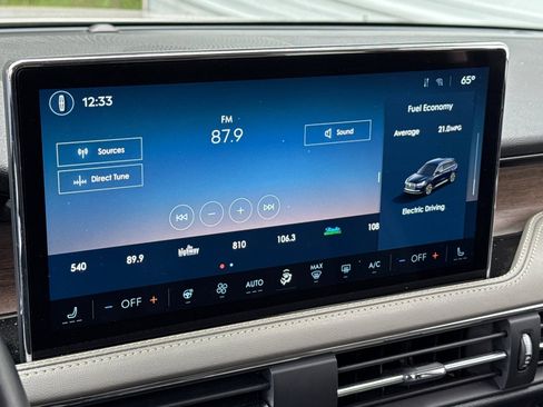 Used 2024 Lincoln Corsair Grand Touring w/ Equipment Group 301A image 17