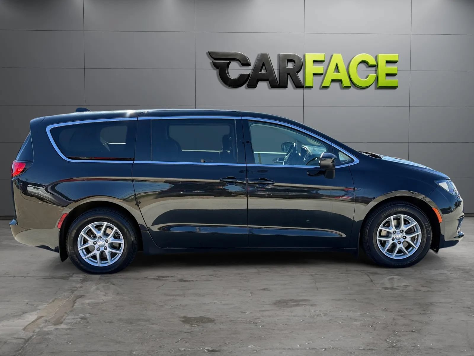 Used 2017 Chrysler Pacifica Touring FWD image 14