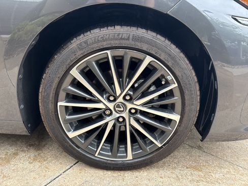 Used 2023 Lexus ES 300h w/ Premium Package FWD image 13
