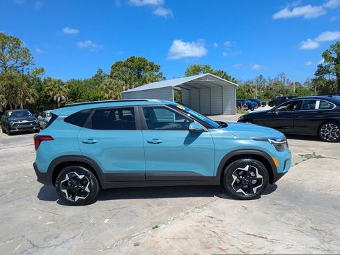 Certified 2026 Kia Seltos EX FWD image 9