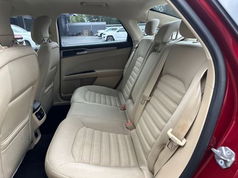 Used 2015 Ford Fusion SE FWD image 10
