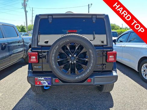 Used 2023 Jeep Wrangler Unlimited Sahara AWD/4WD image 5