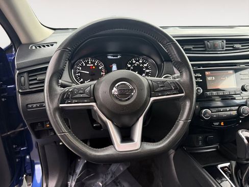 Used 2017 Nissan Rogue SV image 17