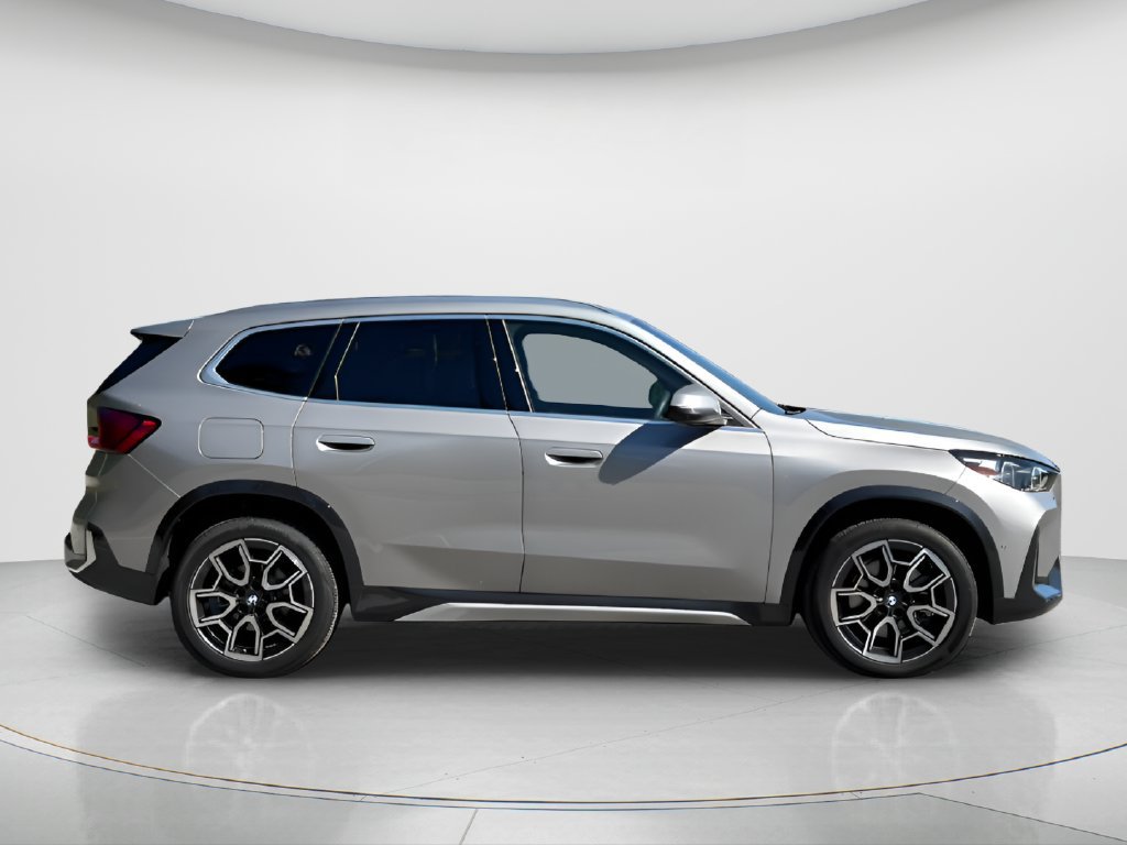 Used 2026 BMW X1 xDrive28i w/ Technology Package AWD/4WD image 4