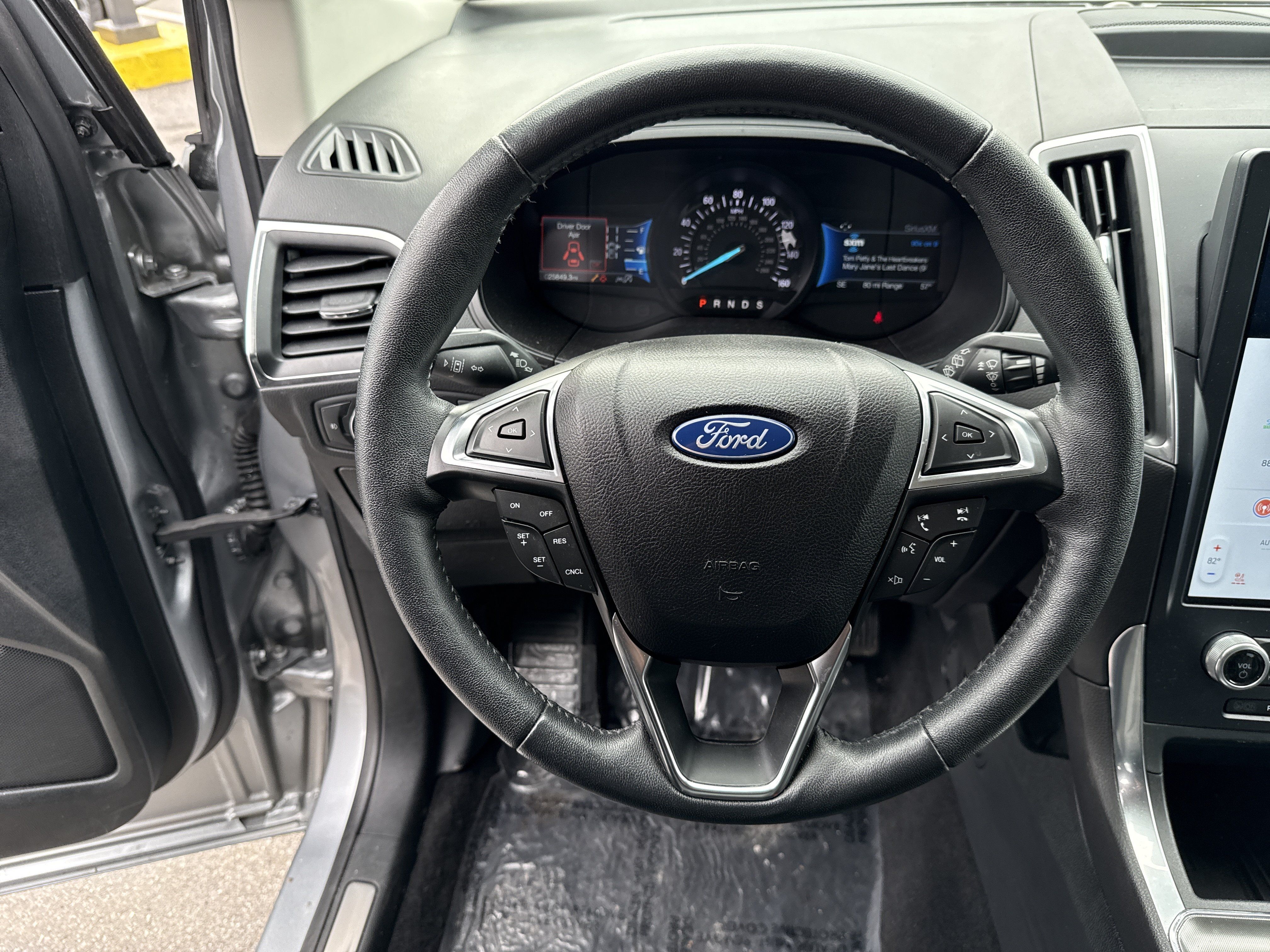 Used 2022 Ford Edge Titanium AWD/4WD image 17