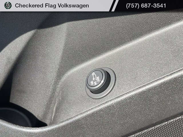 Used 2024 Chevrolet Equinox RS FWD image 17