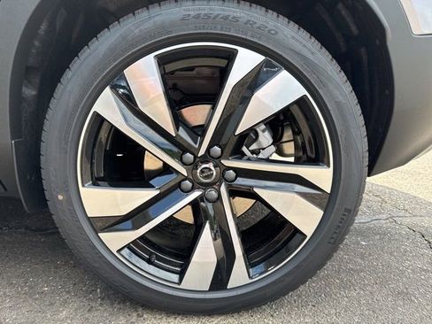 New 2026 Volvo XC40 B5 Plus w/ Protection Package Premier AWD/4WD image 5