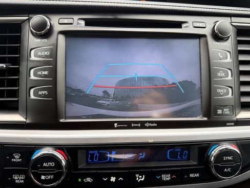 Used 2019 Toyota Highlander XLE FWD image 26