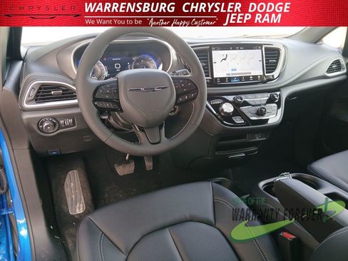 New 2026 Chrysler Pacifica Select image 13