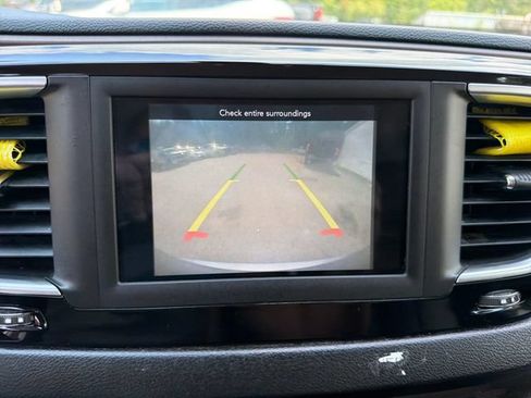 Used 2019 Chrysler Pacifica Touring-L FWD image 20