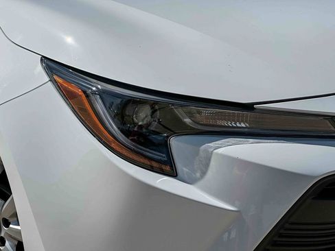 Certified 2025 Toyota Corolla LE FWD image 10