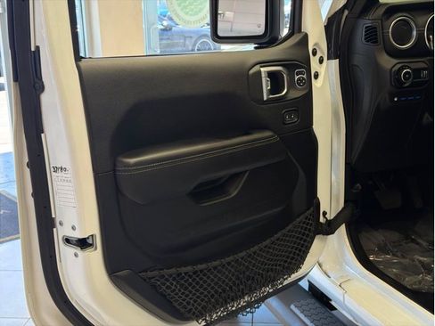 Used 2023 Jeep Wrangler Unlimited Sahara AWD/4WD image 10