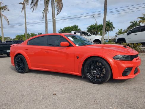 Used 2022 Dodge Charger SRT Hellcat w/ Harman/Kardon Audio Group image 2