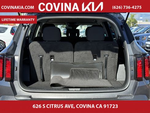 Used 2023 Kia Sorento LX image 10
