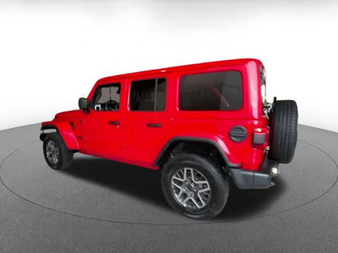 Used 2025 Jeep Wrangler Unlimited Sahara AWD/4WD image 9