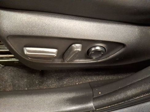 Used 2022 Toyota RAV4 Limited image 17