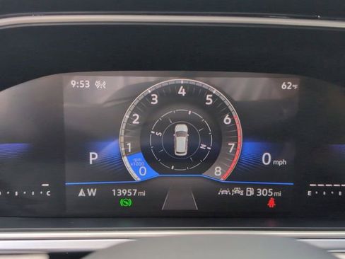 Used 2025 Volkswagen Taos SE image 12