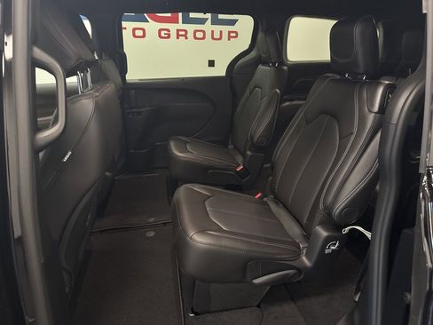 New 2026 Chrysler Pacifica Select w/ S Appearance Package image 28