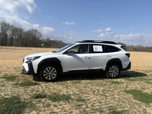 Certified 2025 Subaru Outback Premium AWD/4WD image 4