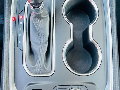 Used 2021 Chevrolet Traverse LT w/ LT Premium Package image 17