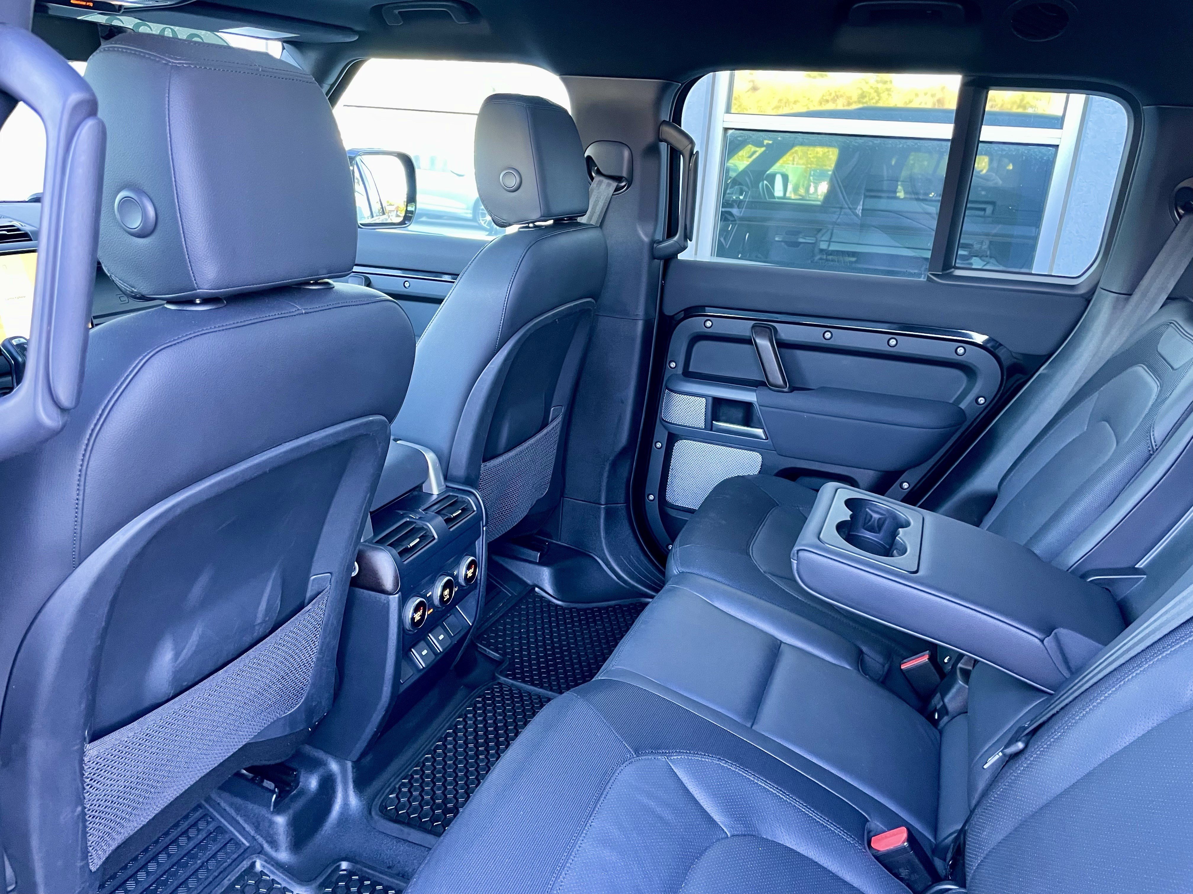 Used 2023 Land Rover Defender 130 X-Dynamic SE AWD/4WD image 30