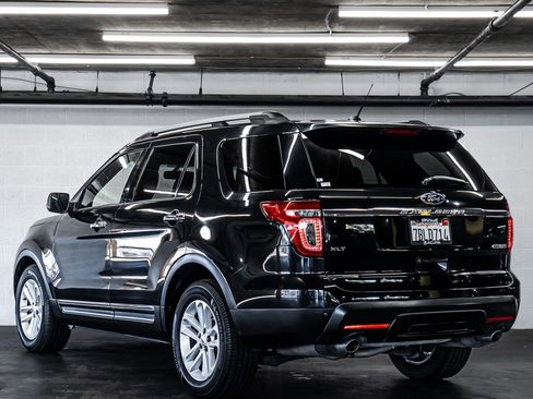 Used 2013 Ford Explorer XLT image 3