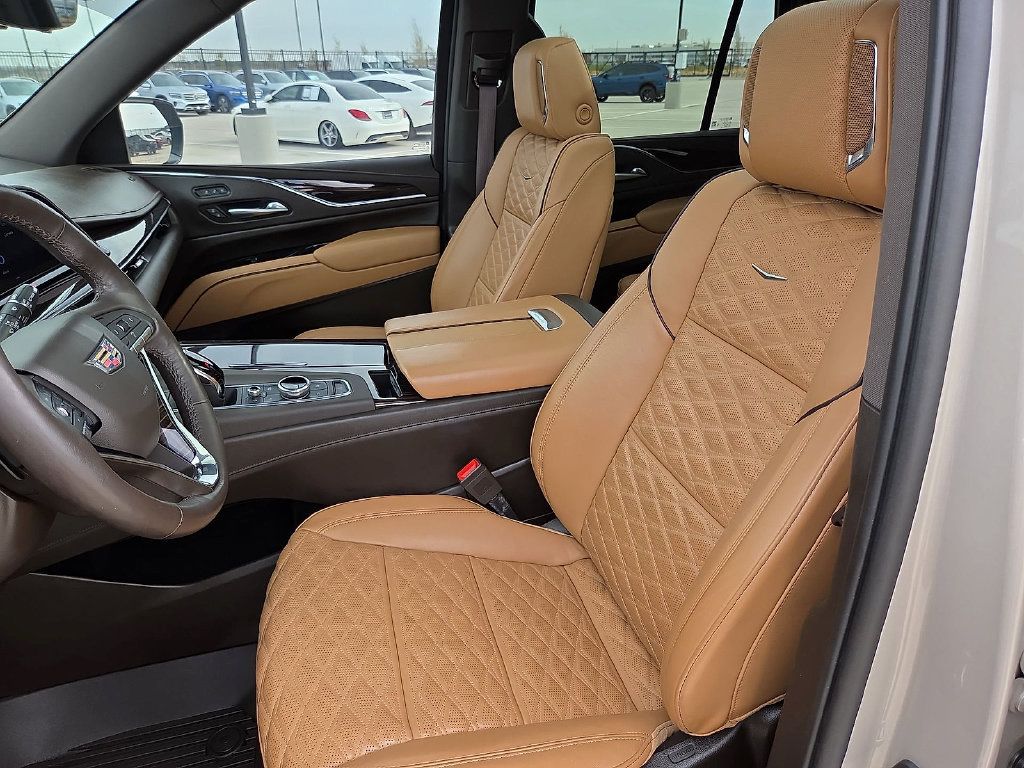 Used 2022 Cadillac Escalade Premium Luxury AWD/4WD image 16