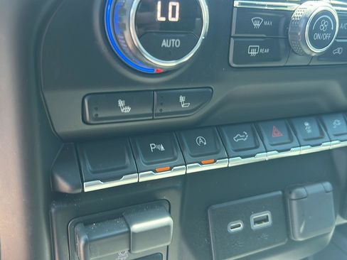 Used 2020 Chevrolet Silverado 1500 LT Trail Boss AWD/4WD image 27