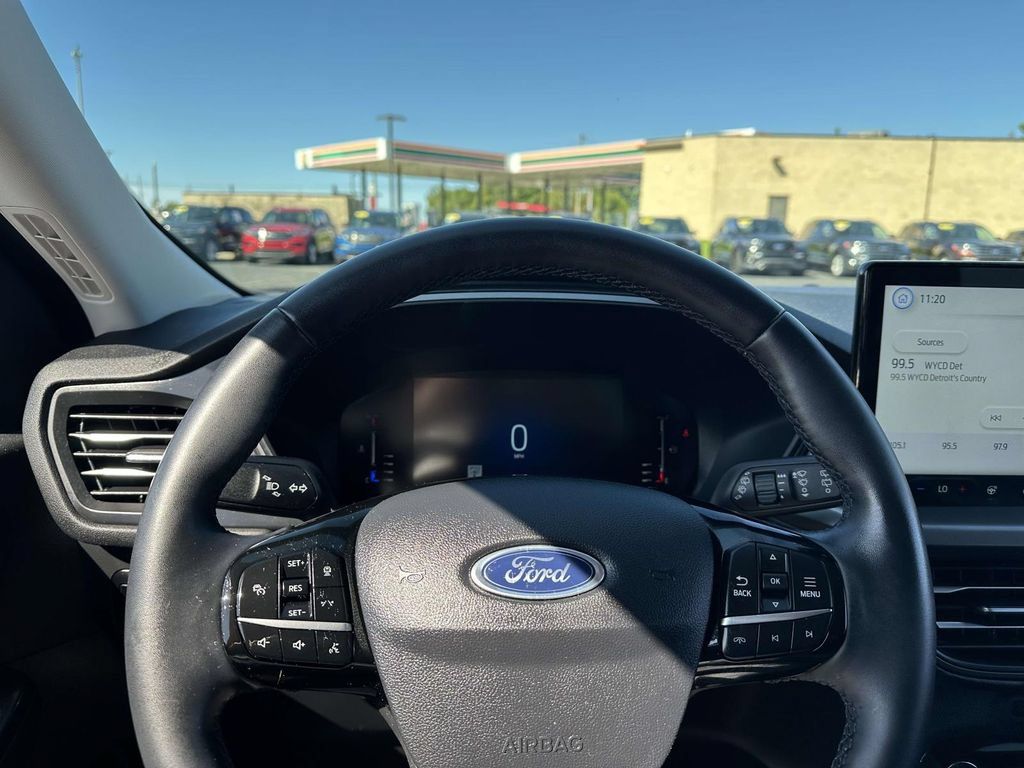 Certified 2024 Ford Escape Active w/ Tech Pack #1 AWD/4WD image 17