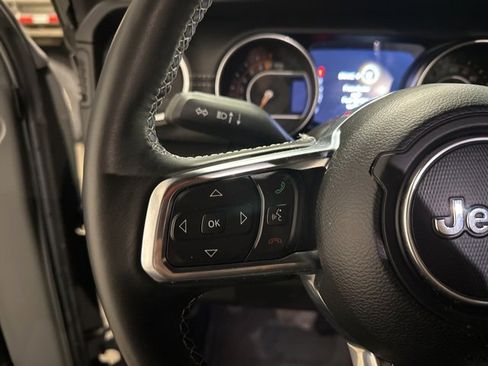 Used 2019 Jeep Wrangler Unlimited Sahara image 14