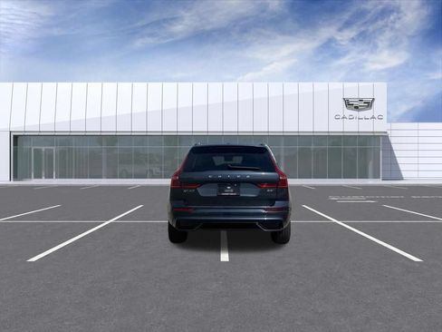Used 2023 Volvo XC60 B5 Plus w/ Climate Package AWD/4WD image 12