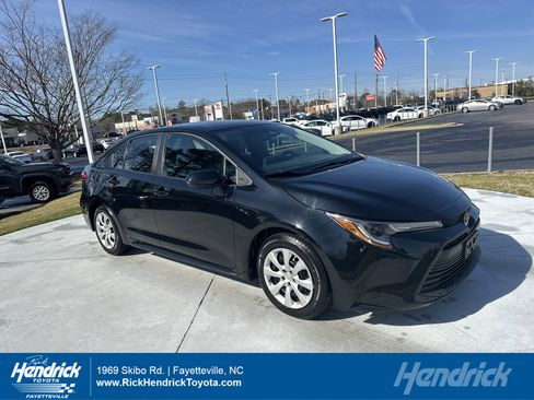 Certified 2024 Toyota Corolla LE image 1