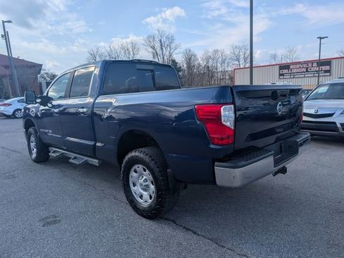 Used 2017 Nissan Titan SV image 4