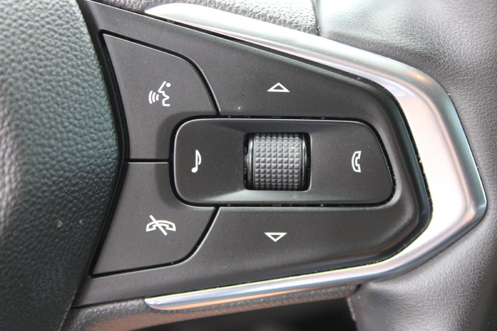Used 2024 Chevrolet Trax LT w/ Driver Confidence Package FWD image 20