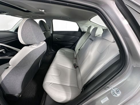 Used 2023 Hyundai Elantra Limited image 26