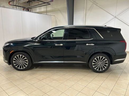Used 2024 Hyundai Palisade Calligraphy FWD image 2