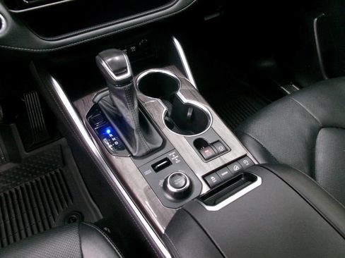 Used 2021 Toyota Highlander Limited image 35