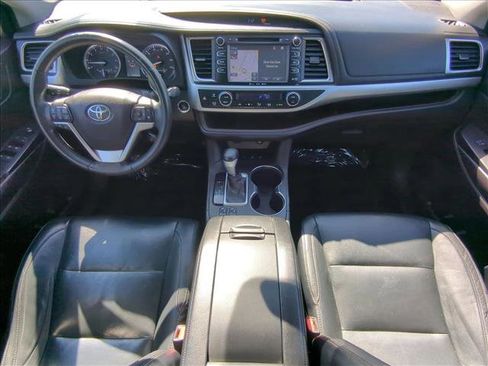 Used 2016 Toyota Highlander XLE image 15