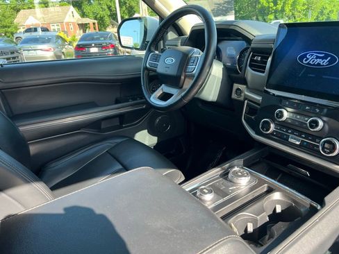 Used 2024 Ford Expedition XLT AWD/4WD image 30