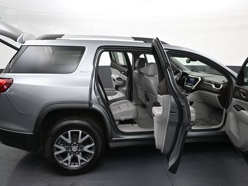 Used 2023 GMC Acadia SLT AWD/4WD image 10