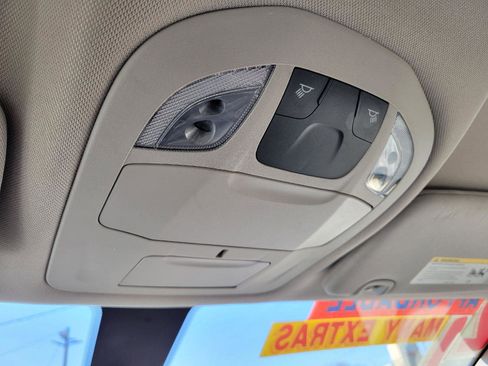 Used 2021 Chrysler Voyager LX image 22