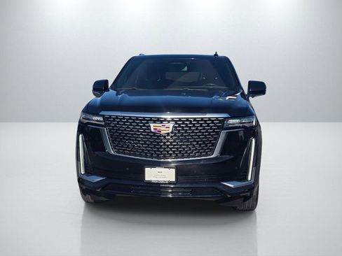 Used 2024 Cadillac Escalade Luxury image 2