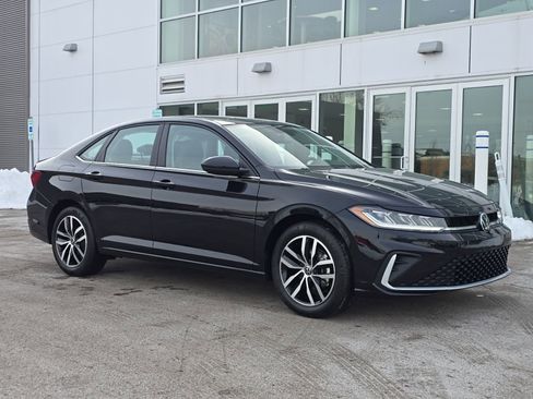 New 2026 Volkswagen Jetta SE image 3