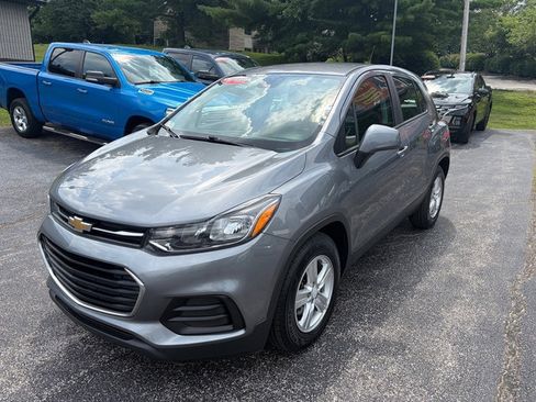 Used 2020 Chevrolet Trax LS FWD image 2