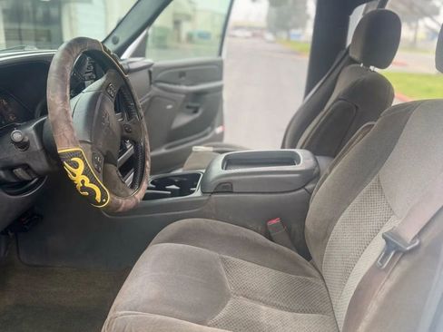 Used 2006 Chevrolet Silverado 2500 LT w/ Heavy-Duty Power Package image 11