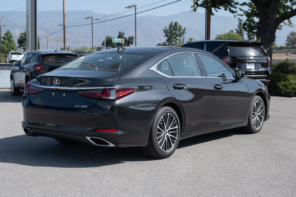 Used 2025 Lexus ES 350 w/ Premium Package FWD image 4
